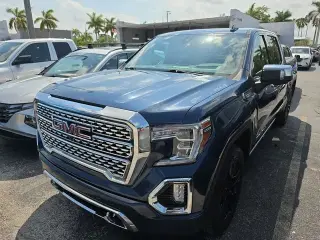 GMC Sierra 1500 2021 4x4 Denali 4 puertas Cabina Crew 5.8 pies. SB