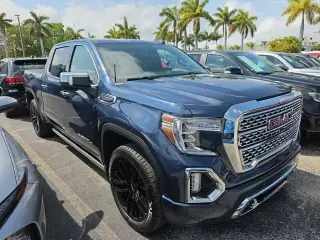 GMC Sierra 1500 2021 4x4 Denali 4 puertas Cabina Crew 5.8 pies. SB