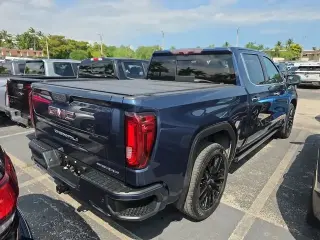GMC Sierra 1500 2021 4x4 Denali 4 puertas Cabina Crew 5.8 pies. SB