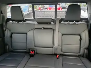 GMC Sierra 1500 2023 4x2 SLT Cabina Crew 4 puertas 5.8 pies. Caja corta