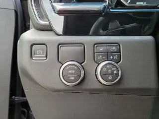 GMC Sierra 1500 2023 4x2 SLT Cabina Crew 4 puertas 5.8 pies. Caja corta