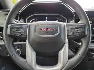 GMC Sierra 1500 2023 4x2 SLT Cabina Crew 4 puertas 5.8 pies. Caja corta