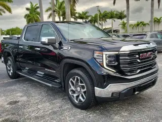GMC Sierra 1500 2023 4x2 SLT Cabina Crew 4 puertas 5.8 pies. Caja corta