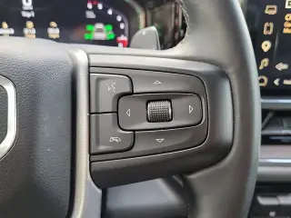GMC Sierra 1500 2023 4x2 SLT Cabina Crew 4 puertas 5.8 pies. Caja corta