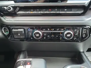 GMC Sierra 1500 2023 4x2 SLT Cabina Crew 4 puertas 5.8 pies. Caja corta