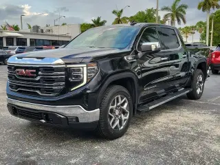 GMC Sierra 1500 2023 4x2 SLT Cabina Crew 4 puertas 5.8 pies. Caja corta