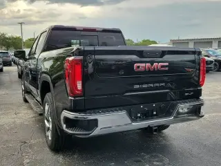 GMC Sierra 1500 2023 4x2 SLT Cabina Crew 4 puertas 5.8 pies. Caja corta