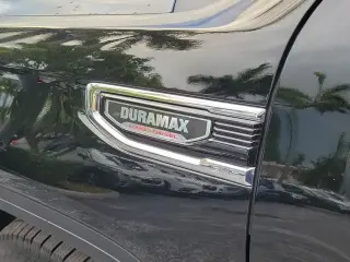 GMC Sierra 1500 2023 4x2 SLT Cabina Crew 4 puertas 5.8 pies. Caja corta