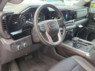 GMC Sierra 1500 2023 4x2 SLT Cabina Crew 4 puertas 5.8 pies. Caja corta