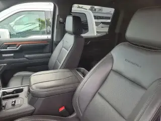GMC Sierra 1500 2023 4x2 Denali 4 puertas Crew Cab 5.8 pies. SB