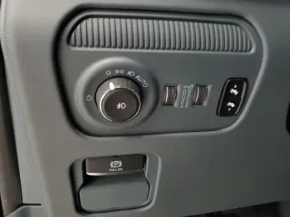 Jeep Grand Wagoneer 2023 4x4 Serie II 4 puertas SUV