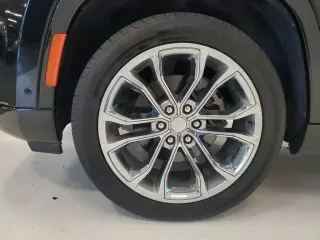 Jeep Grand Wagoneer 2023 4x4 Serie II 4 puertas SUV