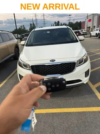 Kia Sedona 2016 LX 4 puertas Minivan
