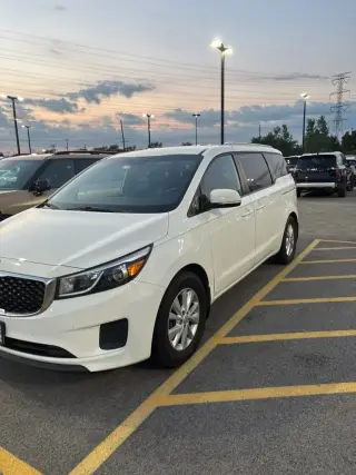 Kia Sedona 2016 LX 4 puertas Minivan