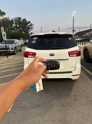 Kia Sedona 2016 LX 4 puertas Minivan