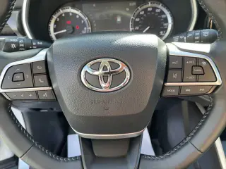 Toyota Highlander 2024 AWD XLE 4 puertas SUV