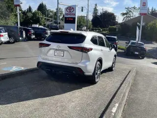 Toyota Highlander 2024 AWD XLE 4 puertas SUV