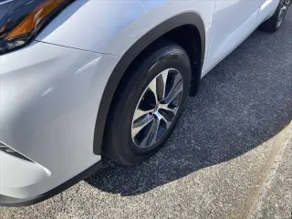 Toyota Highlander 2024 AWD XLE 4 puertas SUV