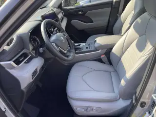 Toyota Highlander 2024 AWD XLE 4 puertas SUV