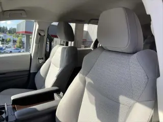 Toyota Sienna 2024 AWD LE 8 Pasajeros 4 Puertas Minivan