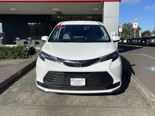 Toyota Sienna 2024 AWD LE 8 Pasajeros 4 Puertas Minivan