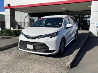 Toyota Sienna 2024 AWD LE 8 Pasajeros 4 Puertas Minivan