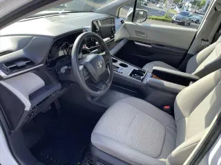 Toyota Sienna 2024 AWD LE 8 Pasajeros 4 Puertas Minivan