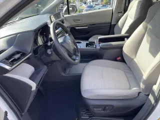 Toyota Sienna 2024 AWD LE 8 Pasajeros 4 Puertas Minivan