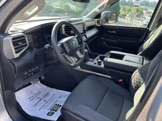 Toyota Tundra 2024 4x4 SR5 4 puertas CrewMax Cab Pickup SB