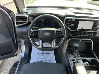 Toyota Tundra 2024 4x4 SR5 4 puertas CrewMax Cab Pickup SB