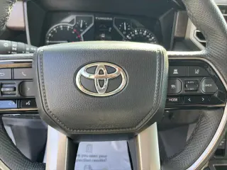 Toyota Tundra 2024 4x4 SR5 4 puertas CrewMax Cab Pickup SB
