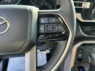 Toyota Tundra 2024 4x4 SR5 4 puertas CrewMax Cab Pickup SB