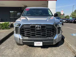 Toyota Tundra 2024 4x4 SR5 4 puertas CrewMax Cab Pickup SB
