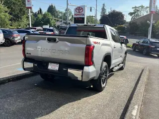 Toyota Tundra 2024 4x4 SR5 4 puertas CrewMax Cab Pickup SB