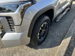 Toyota Tundra 2024 4x4 SR5 4 puertas CrewMax Cab Pickup SB