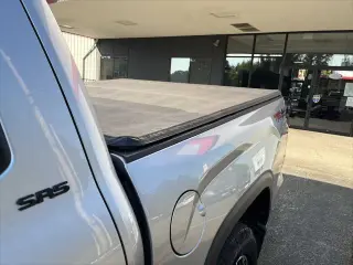 Toyota Tundra 2024 4x4 SR5 4 puertas CrewMax Cab Pickup SB