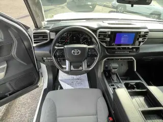 Toyota Tundra 2023 4x4 SR5 4 puertas CrewMax Cab Pickup SB