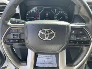 Toyota Tundra 2023 4x4 SR5 4 puertas CrewMax Cab Pickup SB