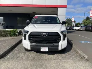 Toyota Tundra 2023 4x4 SR5 4 puertas CrewMax Cab Pickup SB
