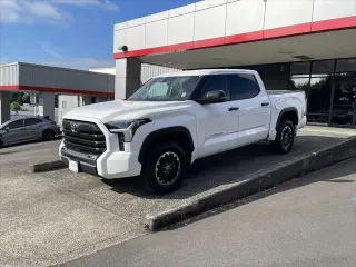 Toyota Tundra 2023 4x4 SR5 4 puertas CrewMax Cab Pickup SB
