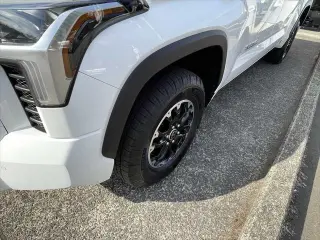 Toyota Tundra 2023 4x4 SR5 4 puertas CrewMax Cab Pickup SB