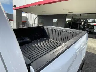 Toyota Tundra 2023 4x4 SR5 4 puertas CrewMax Cab Pickup SB