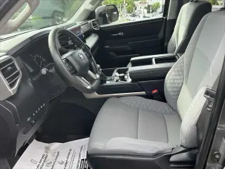 Toyota Tundra 2024 4x4 SR5 4 puertas CrewMax Cab Pickup SB