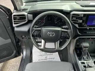 Toyota Tundra 2024 4x4 SR5 4 puertas CrewMax Cab Pickup SB