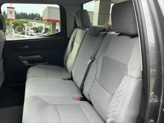 Toyota Tundra 2024 4x4 SR5 4 puertas CrewMax Cab Pickup SB