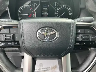 Toyota Tundra 2024 4x4 SR5 4 puertas CrewMax Cab Pickup SB