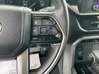 Toyota Tundra 2024 4x4 SR5 4 puertas CrewMax Cab Pickup SB