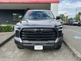 Toyota Tundra 2024 4x4 SR5 4 puertas CrewMax Cab Pickup SB