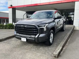Toyota Tundra 2024 4x4 SR5 4 puertas CrewMax Cab Pickup SB