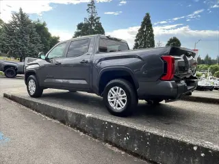 Toyota Tundra 2024 4x4 SR5 4 puertas CrewMax Cab Pickup SB